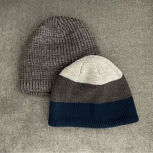 SET OF 2 GRAY / BLUE MEN’S BEANIES!